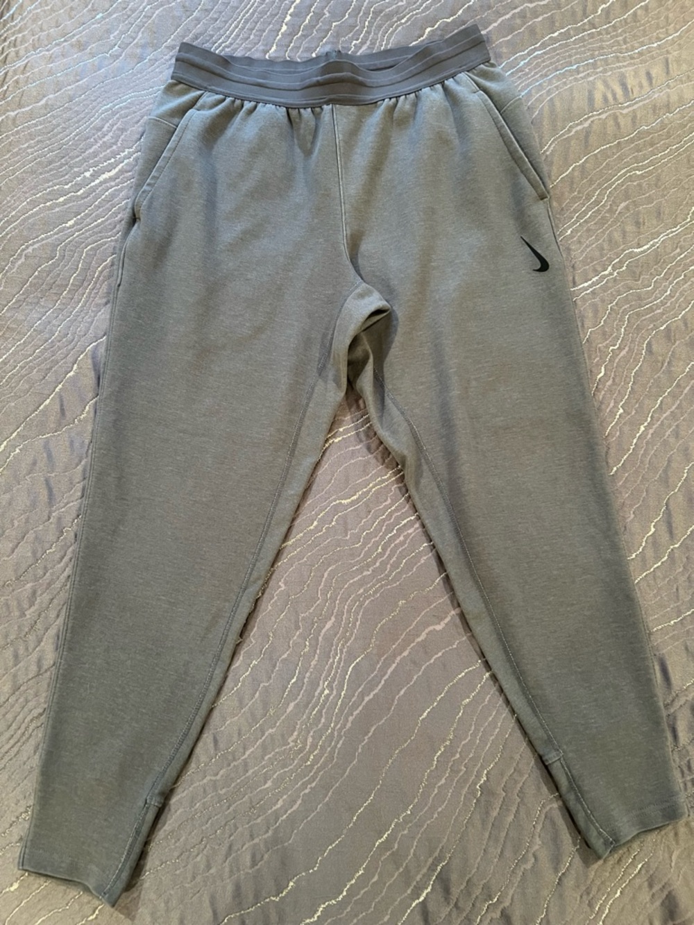 Nike Yoga Men’s Gray Slim Tapered Jogger Sweatpants